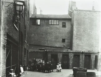 Rua Dufferin: Costermongers Buildings, Londres, 1896