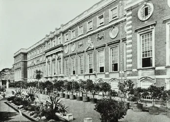 Palácio de Hampton Court, Hampton Court Road, Richmond: The Terrace, Wrens Court, 1896