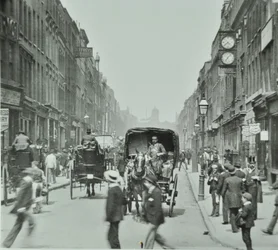 Hatton Garden: olhando para o norte a partir de Holborn Circus, Londres, 1895
