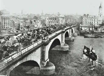 London Bridge: tráfego puxado por cavalos na ponte, 1895