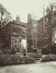 Templo Médio, Fountain Court, 1885