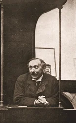 Herbert Gladstone no banco das testemunhas no julgamento de Emmeline Pankhurst e outros