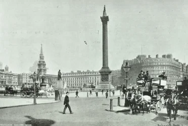 Coluna de Nelson, Trafalgar Square, Westminster LB: vista para noroeste a partir de Cockspur Street, 1898