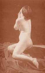 Arte nudista: A Oração (fotografia a preto e branco)