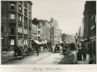 Piccadilly and Hatchett&39;s Hotel, Londres, c.1887 (impressão de albume)