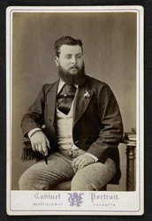Retrato do Sr. Godfrey Freeman, plantador de índigo, Lohurria, Bihar, fotografado em Calcutá (foto a p/b)