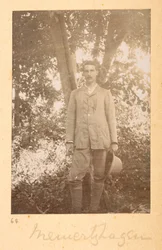 Retrato de Richard Meinertzhagen por Bailey, em fotografias indianas de F.M. Bailey 1900-03 (foto sépia)