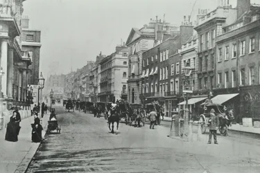 Rua Saint Jamess, Westminster LB: olhando para o norte de Pall Mall, 1895