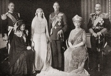 A Família Real Britânica no casamento de O Duque e a Duquesa de York, 1923, de A História de Vinte e Cinco Anos, publicada em 1935