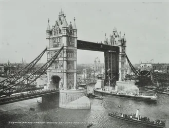 Tower Bridge no dia de sua inauguração, 1894