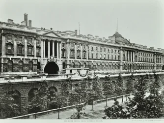 Victoria Embankment, Westminster LB: Somerset House, elevação para Victoria Embankment, 1896