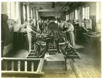 Sala de enrolamento, fábrica Hughes nº 2, 1923