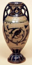 Vaso Bailey decorado por E.Bennett
