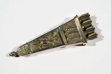Caso contendo setas ornamentais (prata)