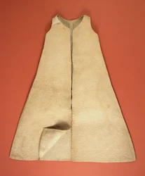 Vestido de criança (cetim de seda acolchoado)