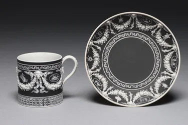 Xícara e Pires, projetada e fabricada pela Wedgwood Factory, c.1790