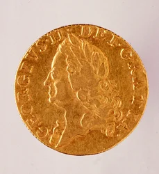 Guiné dourada (guiné), reinado do rei Jorge II (1714-1760) Século XVIII. Diam. 2,5 cm Nápoles, museo archeologico