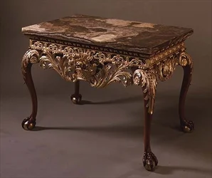 Mesa de mármore com pés de bola e garra, c.1720 (pacote dourado e mármore)