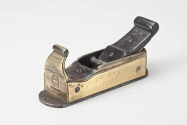 Mitre avião, 1739 (gunmetal, aço e jacarandá)
