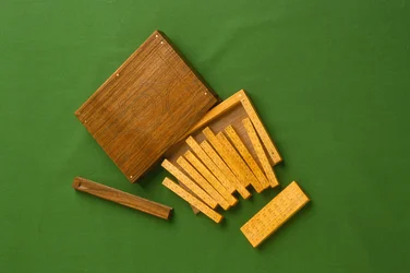 Réplica moderna de Napiers Bones (buxo e nogueira)