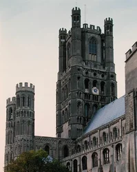Torre Octógono, construída em 1322 (foto)