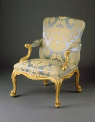 Uma de um conjunto de quatro poltronas George III, c.1765 (giltwood esculpida e estofamento)