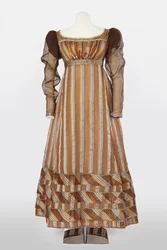 Um de um par de vestidos iguais usados por duas irmãs no "Waterloo Ball" da Duquesa de Richmond, em Bruxelas, no dia 15 de Junho.