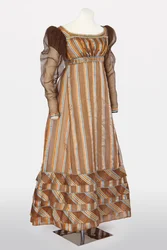 Um de um par de vestidos iguais usados por duas irmãs no "Waterloo Ball" da Duquesa de Richmond, em Bruxelas, no dia 15 de Junho.