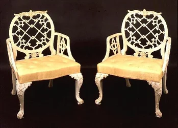 Par de poltronas pintadas e esculpidas, George III, finais do século XVIII