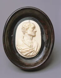 Sir Isaac Newton (marfim e madeira manchada)
