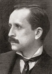 Sir James Matthew Barrie, da revista O Mundo e Sua Esposa, publicou 1907