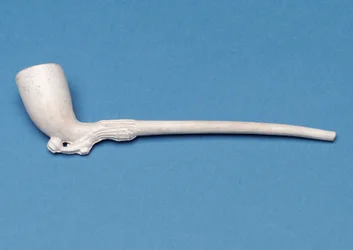 Pequeno tubo com haste em forma de uma perna e bota ladys (argila)
