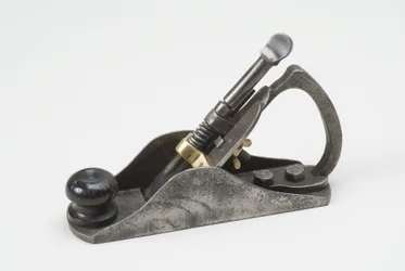 Avião de alisamento, 1880 (ferro fundido, latão e jacarandá)