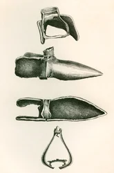 Estribos e Sollerets, do Exército Britânico: As suas Origens, Progresso e Equipamento, publicado em 1868.