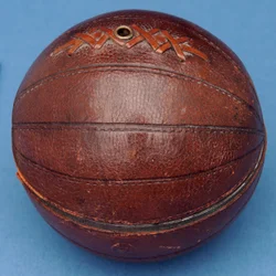 Dispensador de corda em forma de bola de futebol (couro)