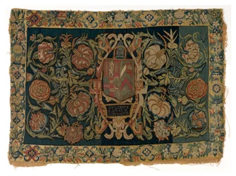 Almofada comprida de tapeçaria com as armas de Walter Jones e da sua mulher Eleanor Pope, feita possivelmente em Sheldon, Inglaterra, depois de 1600 (lã)