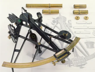 Sextante de Dez Polegadas, provavelmente de George Adams (1750-95), assinado pelo negociante William Healer (1763-1815) (latão com acabamento oxidado original)