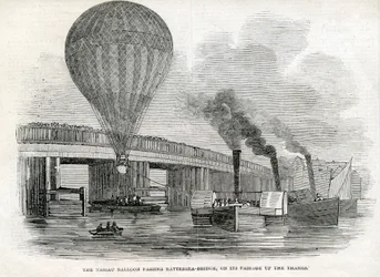 O balão de Nassau, passando pela Ponte Battersea