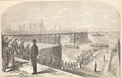 Os condenados voltam para os cascos de seu trabalho no Arsenal, ilustração de As Prisões Criminais de Londres e Cenas da Vida na Prisão de Henry Mayhew e John Binny, pub. 1862