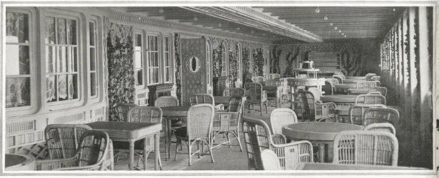 O sumptuoso café parisiense no Titanic, com suas plantas trepadeiras e trepadeiras, de "The Sphere", 20 de abril de 1912 (litho) (detalhe de 450874)