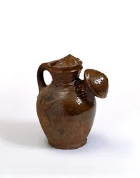 Regador, c.1600 (louça de barro vidrada)