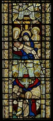 Janela retratando Pieta e o Pentecostes