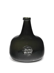 Garrafa de vinho em forma de macete com borda de barbante e base de encaixe, 1714