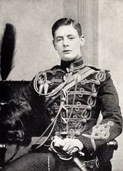 Winston Churchill como segundo tenente dos Hussardos da 4ª Rainha, de &39;A Roving Commission de Winston S. Churchill&39;, publicado pela Scribner&39;s, 1930