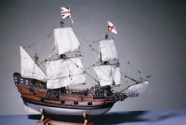 Modelo em escala 1:60 do Mayflower de 1620 (madeira) (ver também 3220)