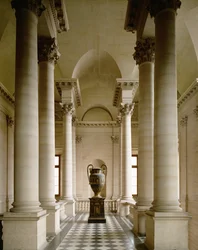 Palácio do Louvre ...