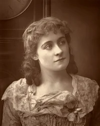 Kate Rorke, atriz britânica, em Sophia, 1887