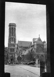 Frente e alpendre de St Germain lAuxerrois, Paris, 1931.