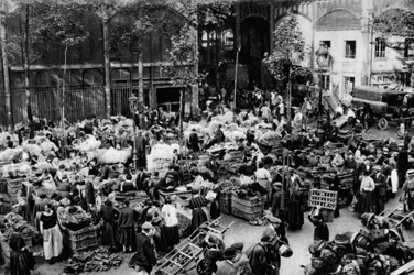 Fora do mercado central, Paris, 1931.