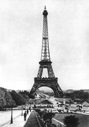 A Torre Eiffel de Trocadero, Paris, 1931.